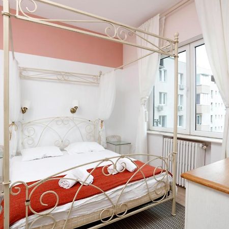 Classy 2 Bedroom Apartment In City Center Bucareste Exterior foto